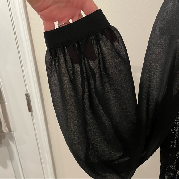 Black blouse with mixed lace front - Picture 3 of 7